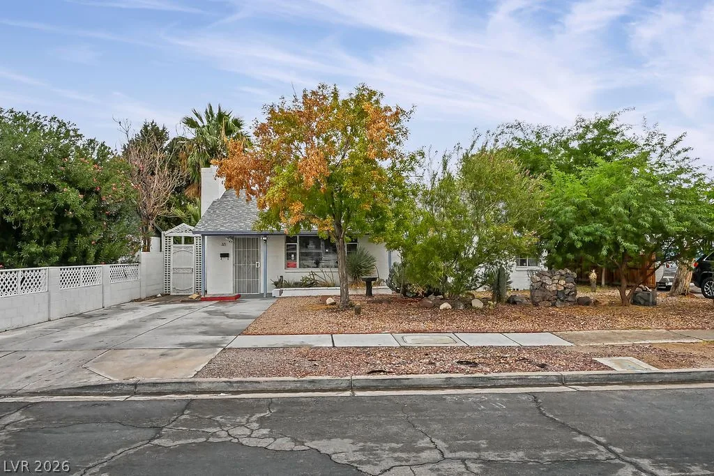 221 Circle Drive — photo 2
