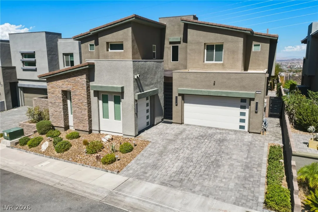 302 Shaded Canyon Drive — photo 1