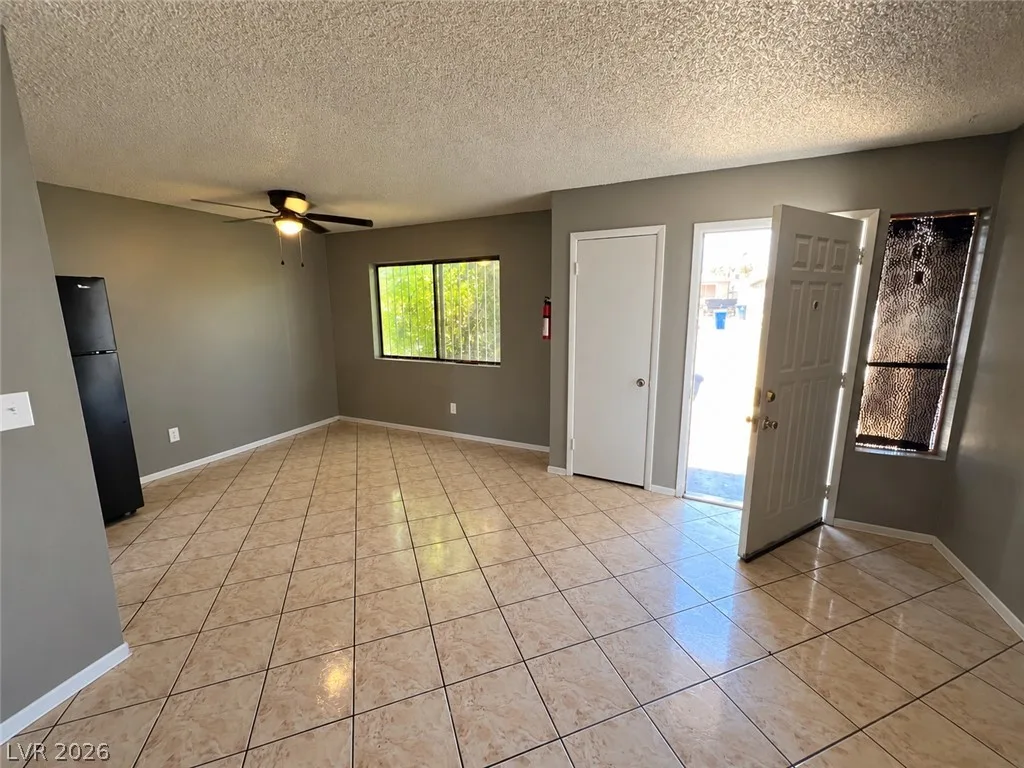 2100 Stewart Avenue B — photo 2