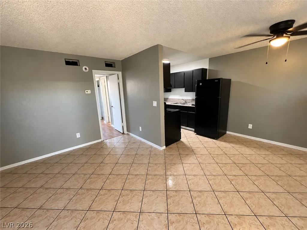 2100 Stewart Avenue B — photo 3