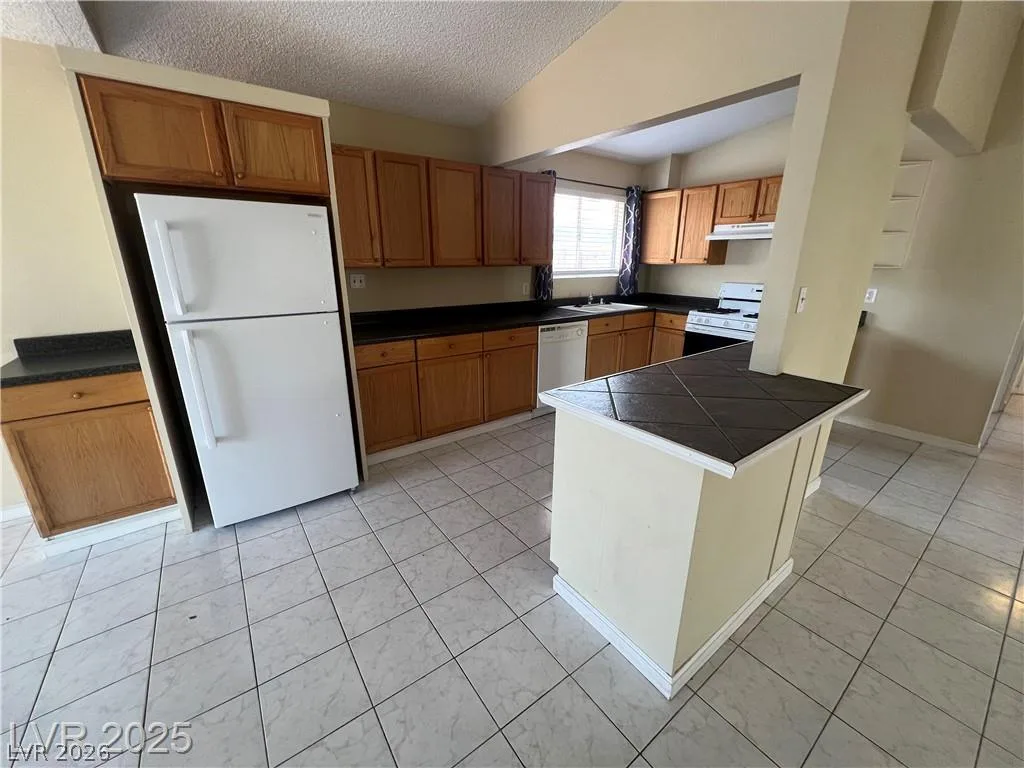 6430 Alomar Avenue — photo 4