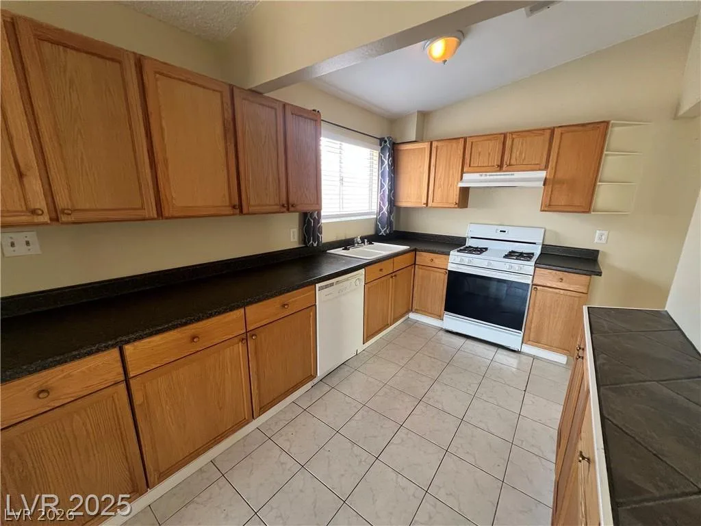 6430 Alomar Avenue — photo 5