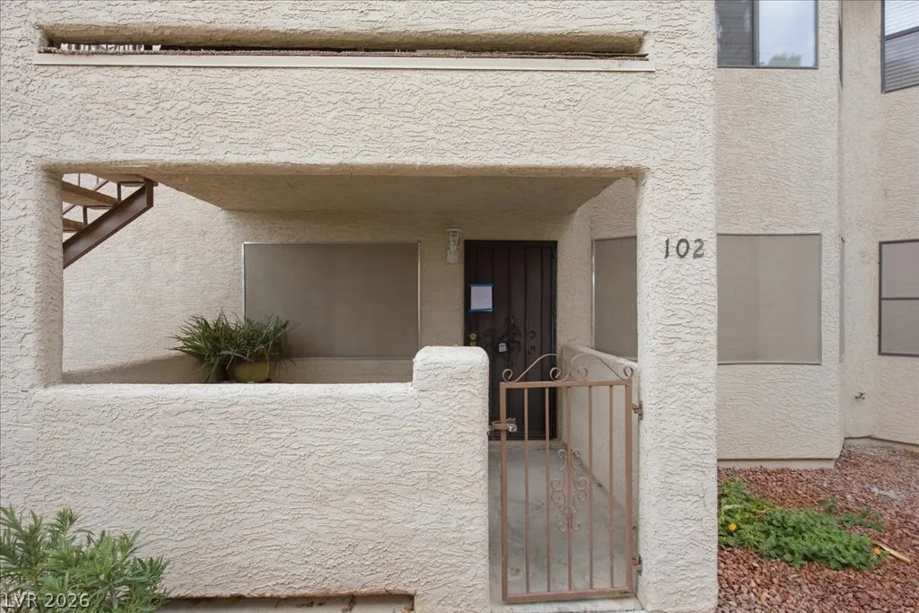 753 Rock Springs Drive 102 — photo 1