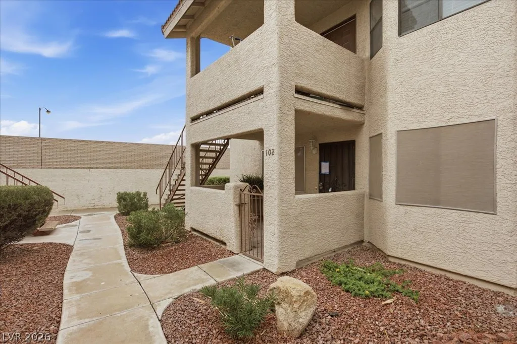 753 Rock Springs Drive 102 — photo 3