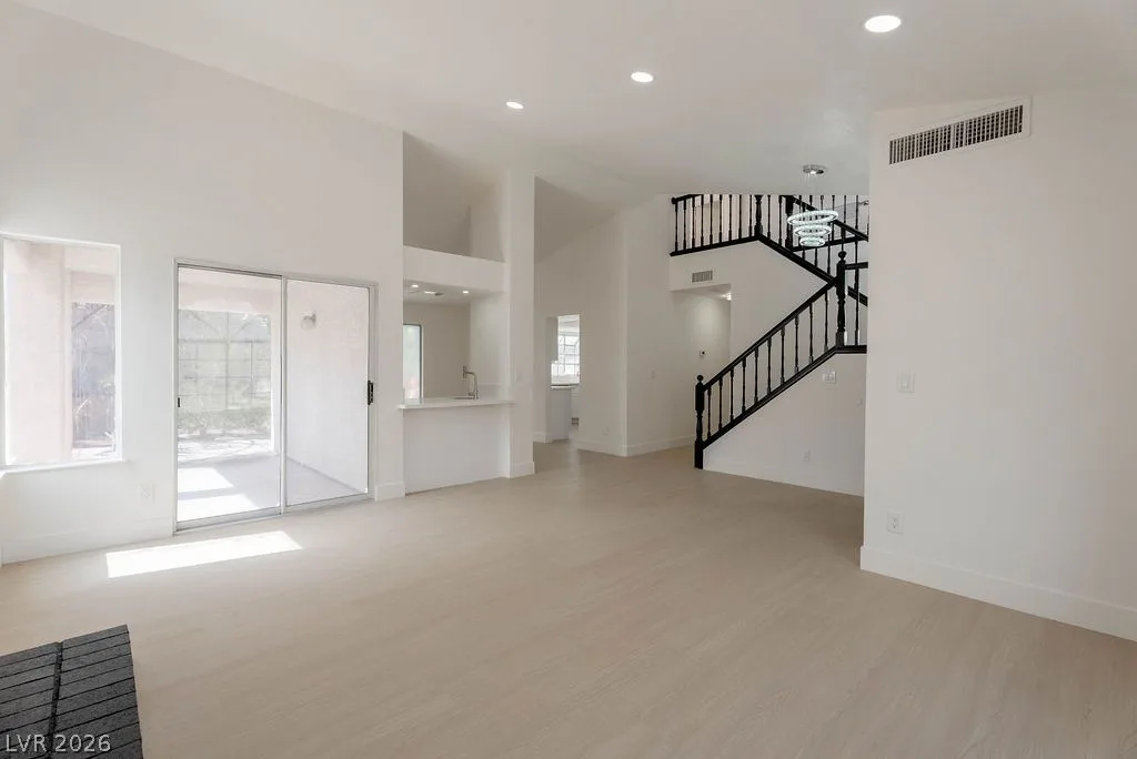 2118 Fountain Springs Drive — photo 2