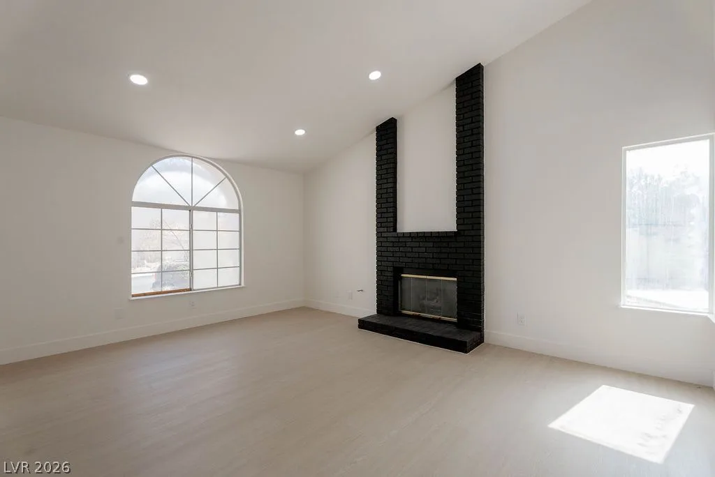 2118 Fountain Springs Drive — photo 4