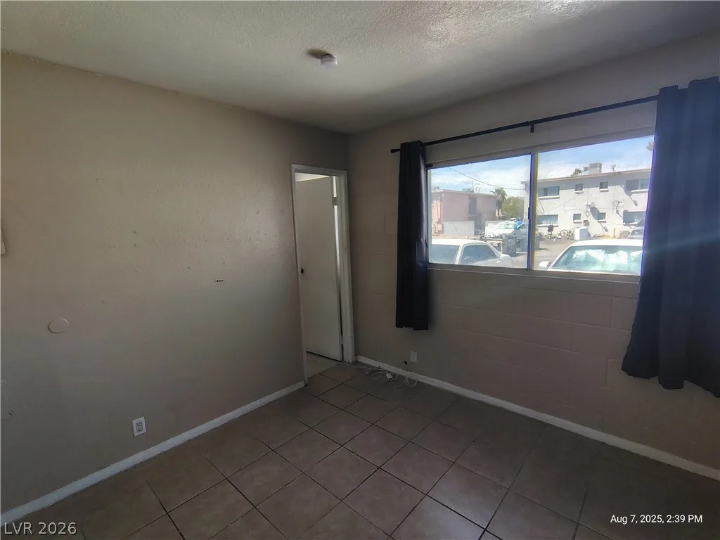 2929 Elm Avenue 2 — photo 5