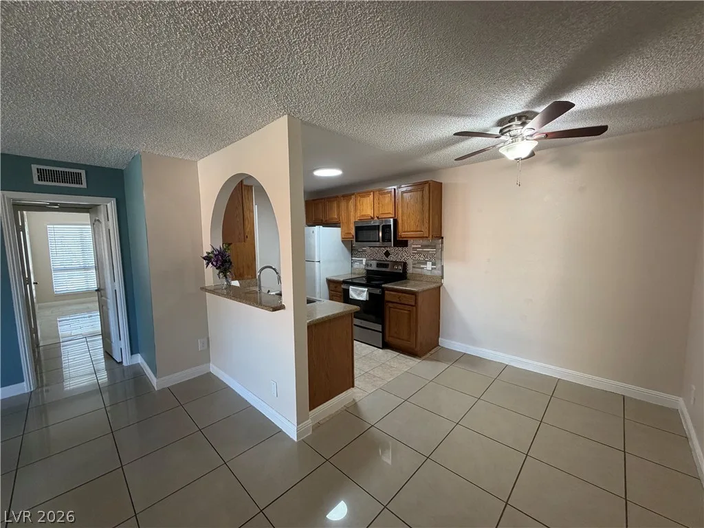 1515 East Reno Avenue 201 — photo 2
