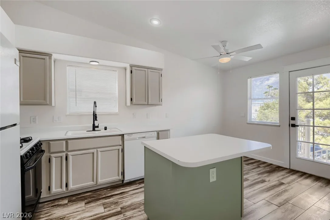 7564 Durham Hall Avenue 201 — photo 4