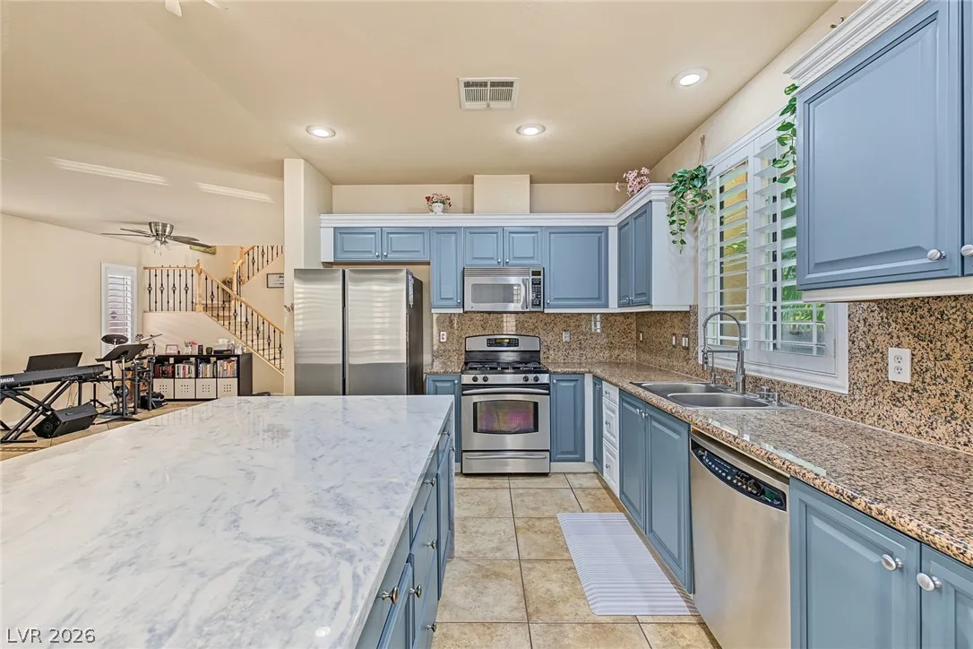 8061 Retriever Avenue — photo 2