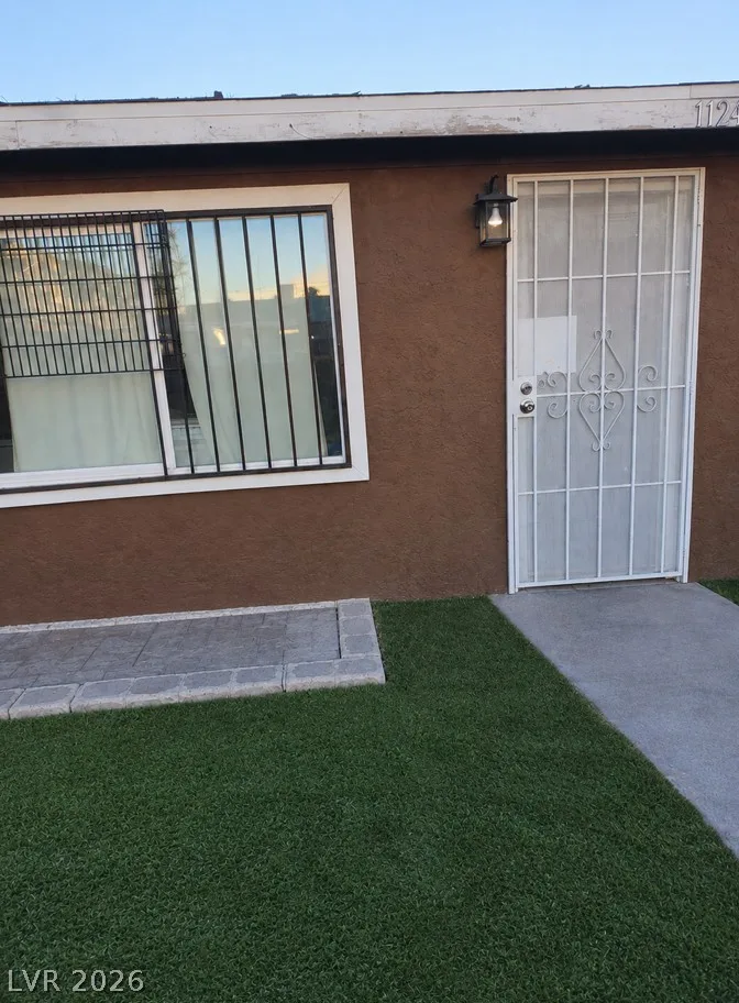 1124 Laurel Avenue 1 — photo 1