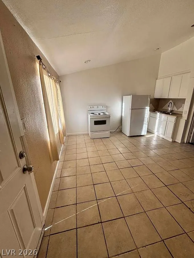 1124 Laurel Avenue 1 — photo 2