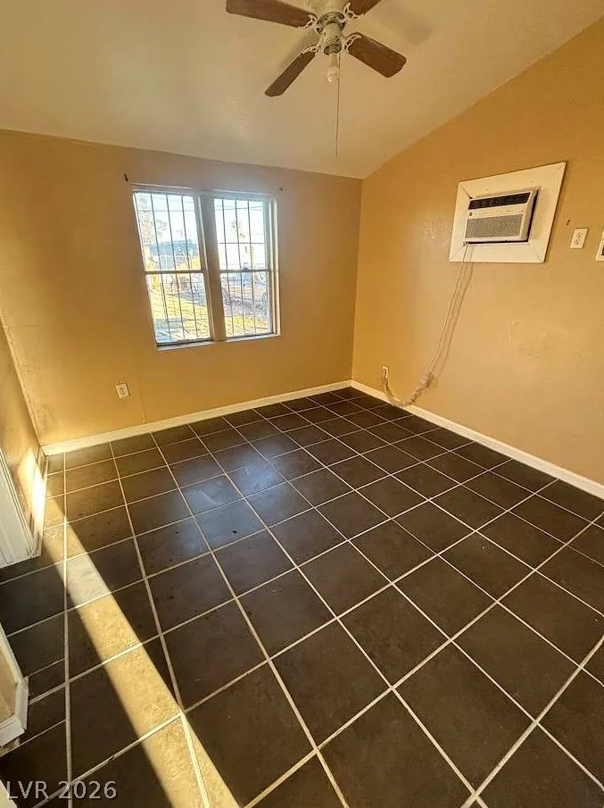 1124 Laurel Avenue 1 — photo 4
