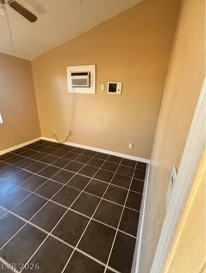 1124 Laurel Avenue 1 — photo 5