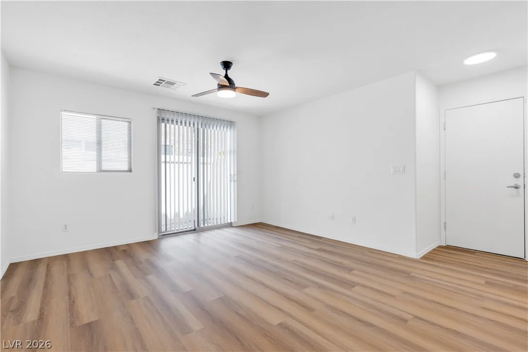 5354 Aurora Beam Avenue — photo 4