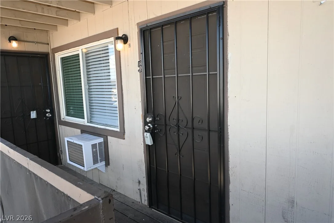 3021 East Carey Avenue 5 — photo 1