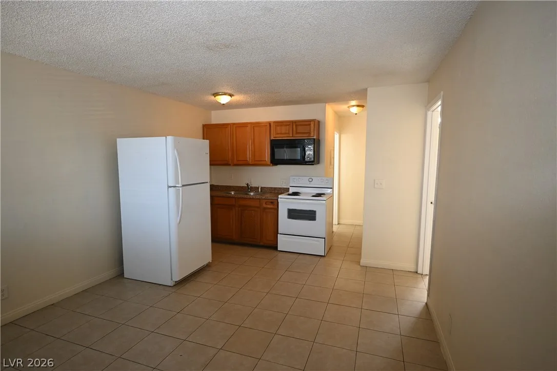 3021 East Carey Avenue 5 — photo 4
