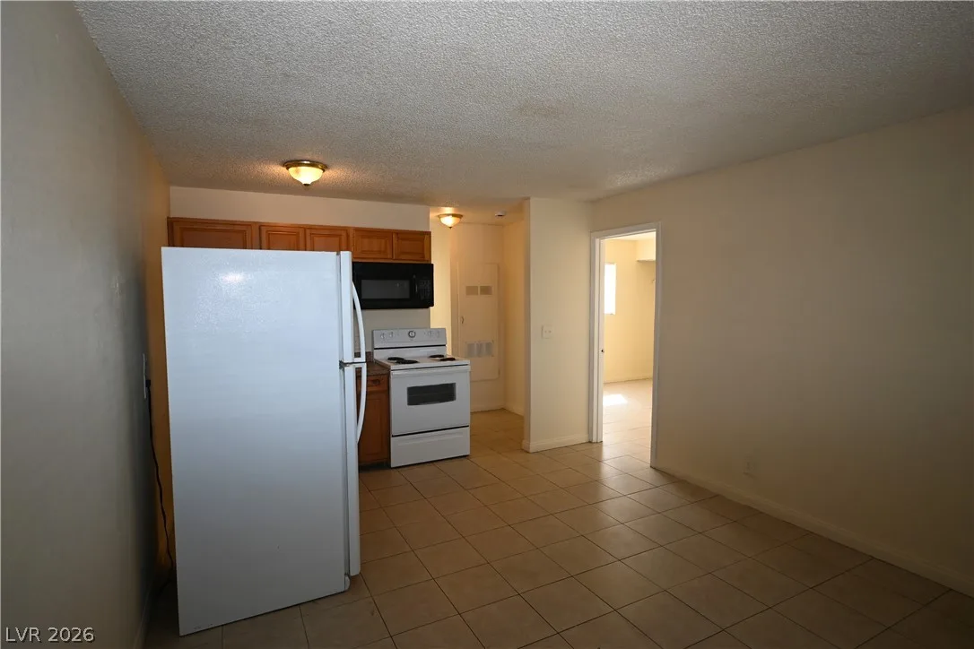 3021 East Carey Avenue 5 — photo 5