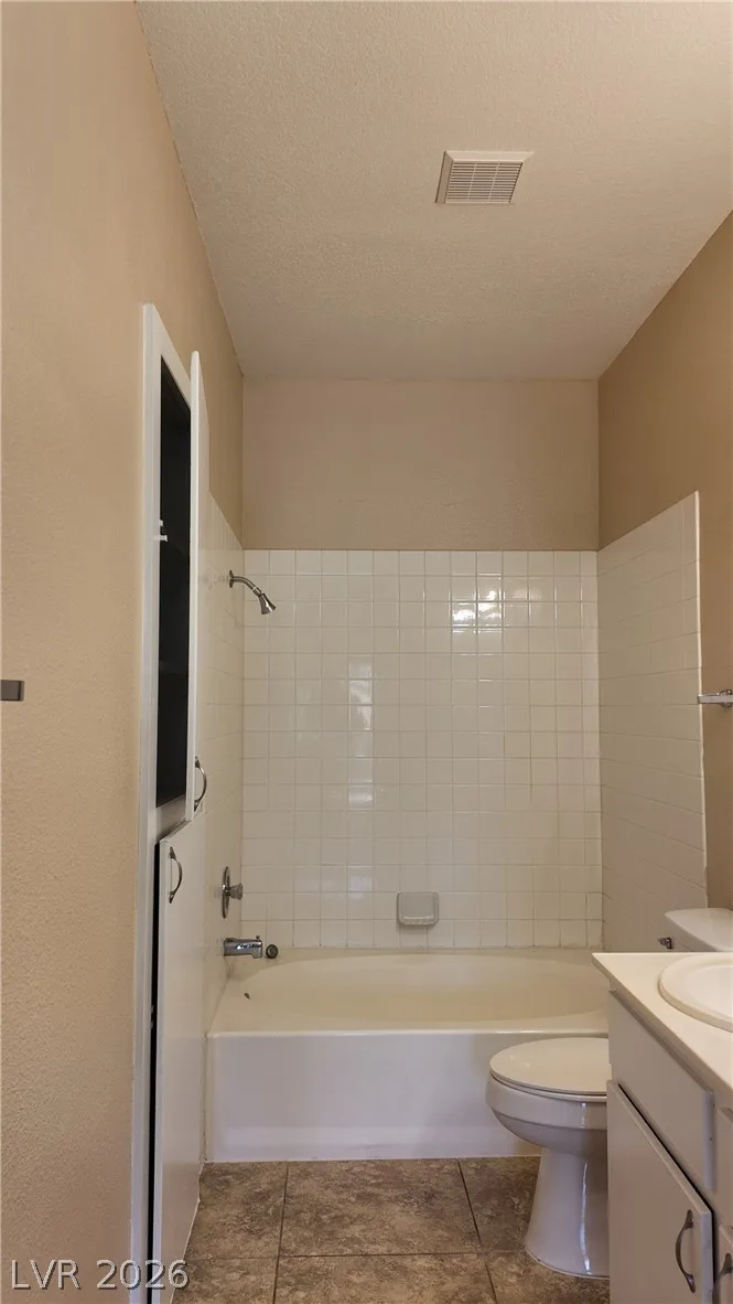 1900 North Torrey Pines Drive 212 — photo 3