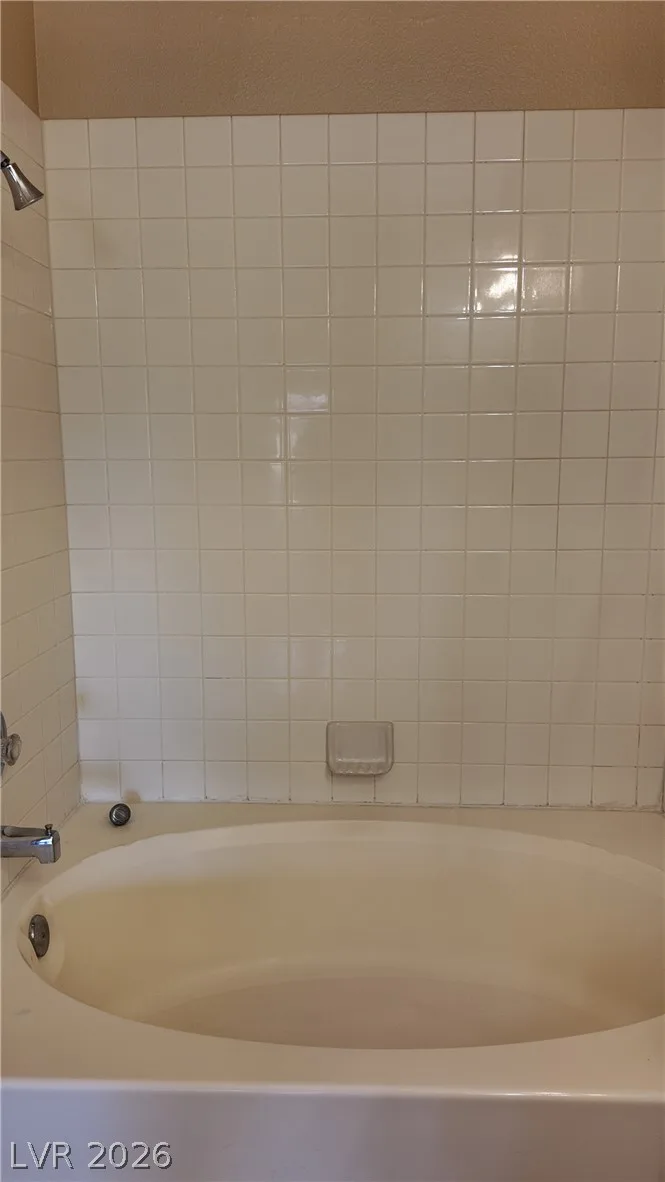1900 North Torrey Pines Drive 212 — photo 4