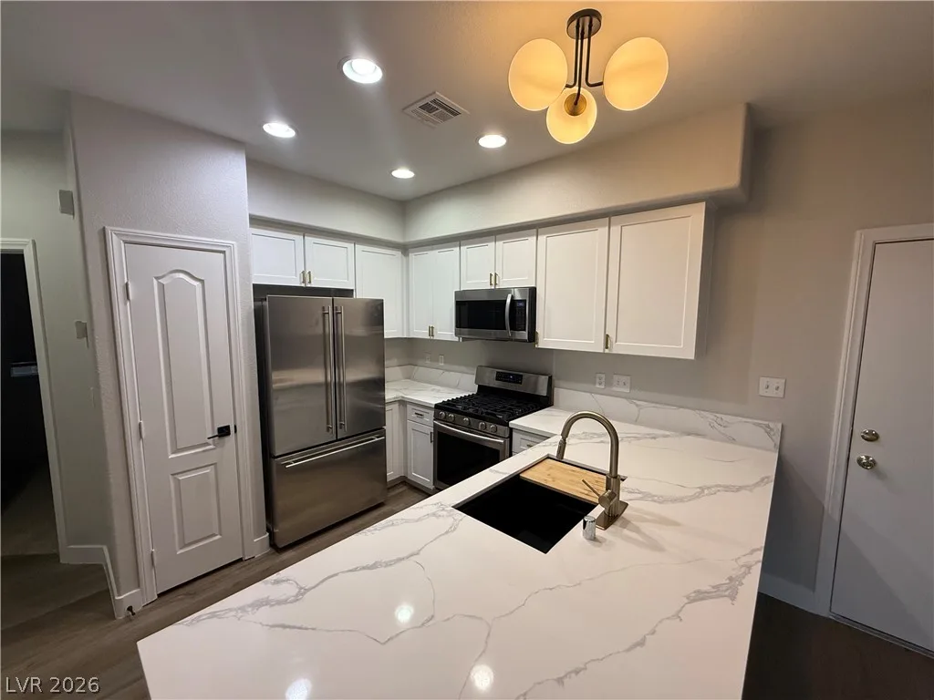 4026 Sparrow Rock Street — photo 2