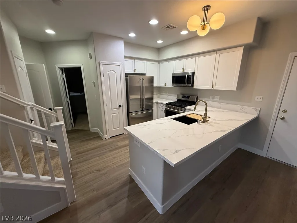 4026 Sparrow Rock Street — photo 4