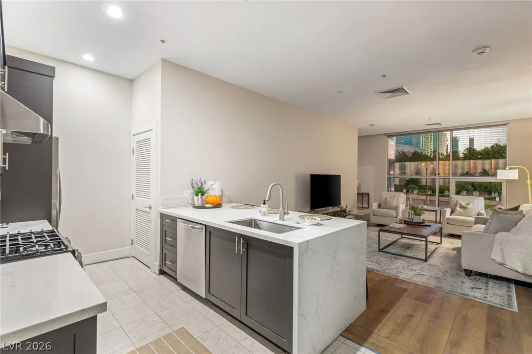 4585 Dean Martin Drive 204 — photo 3