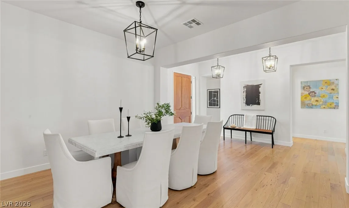 8 Pine Hollow Drive — photo 3