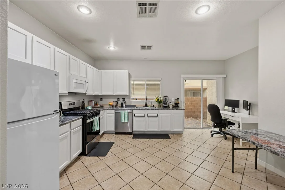 6880 Silver Eagle Avenue — photo 4
