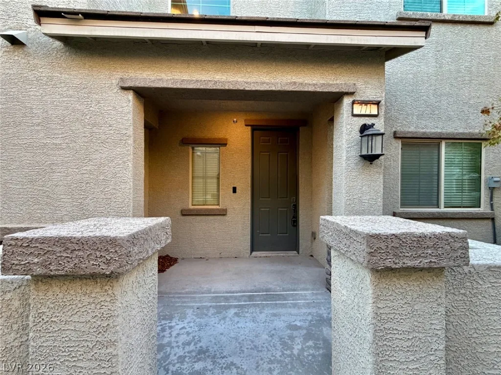 771 ESTATE COUNTRY Avenue — photo 1