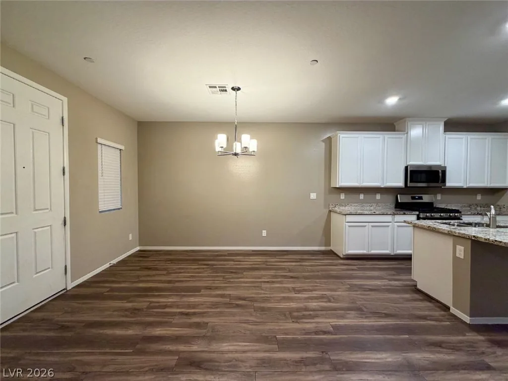 771 ESTATE COUNTRY Avenue — photo 4
