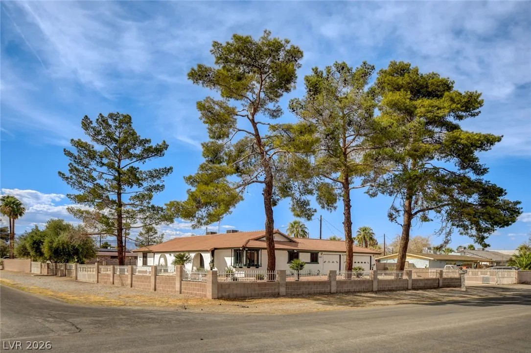 1401 Sharon Road — photo 1