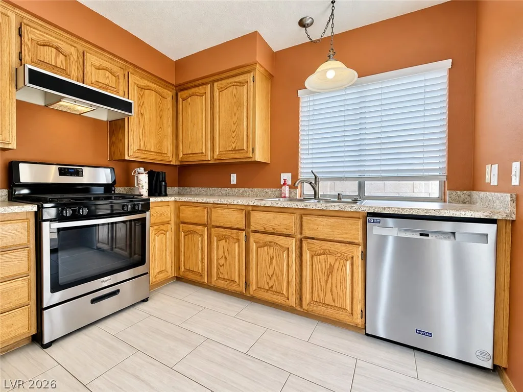 325 West Chesapeake Way — photo 2