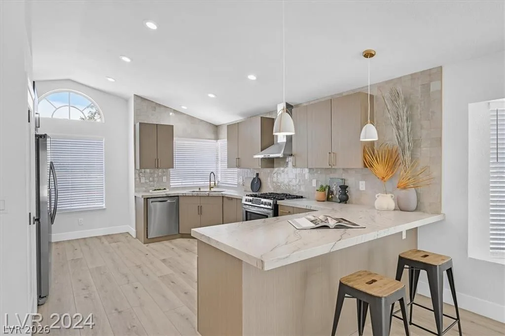 8 Barton Spring Circle — photo 1