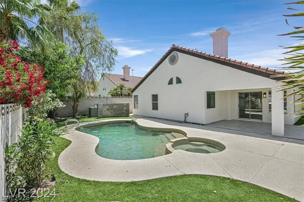 8 Barton Spring Circle — photo 2