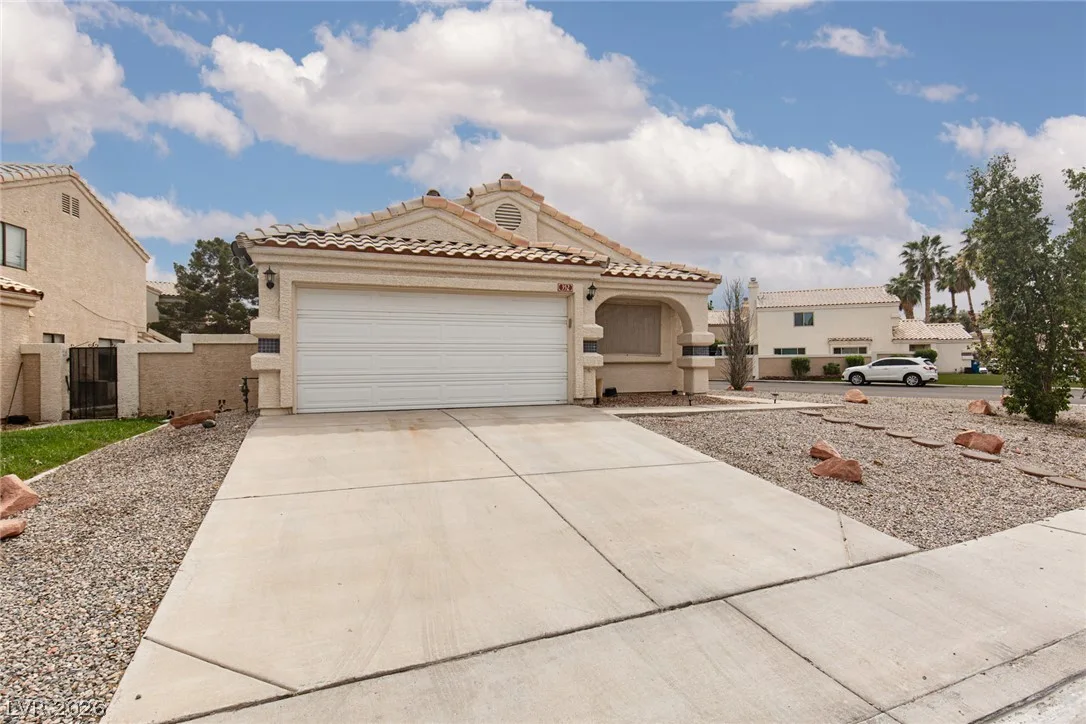 352 Lander Drive — photo 1