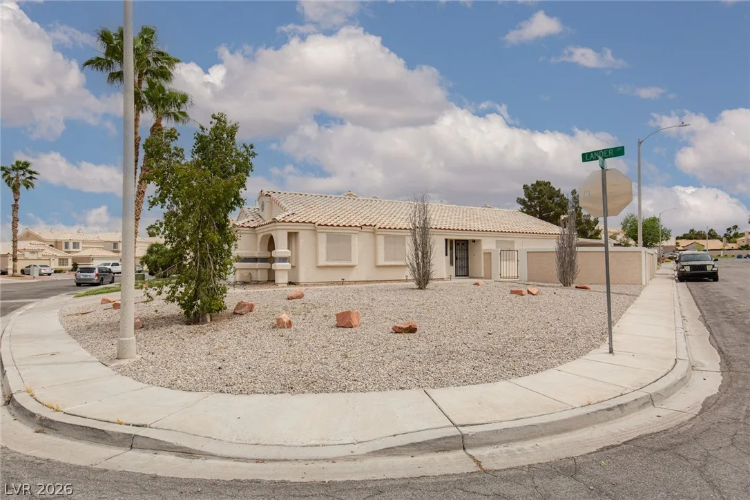 352 Lander Drive — photo 4