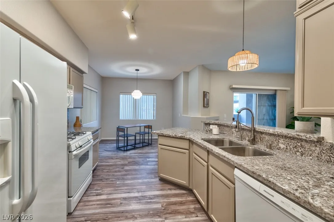 1050 East Cactus Avenue 1081 — photo 4