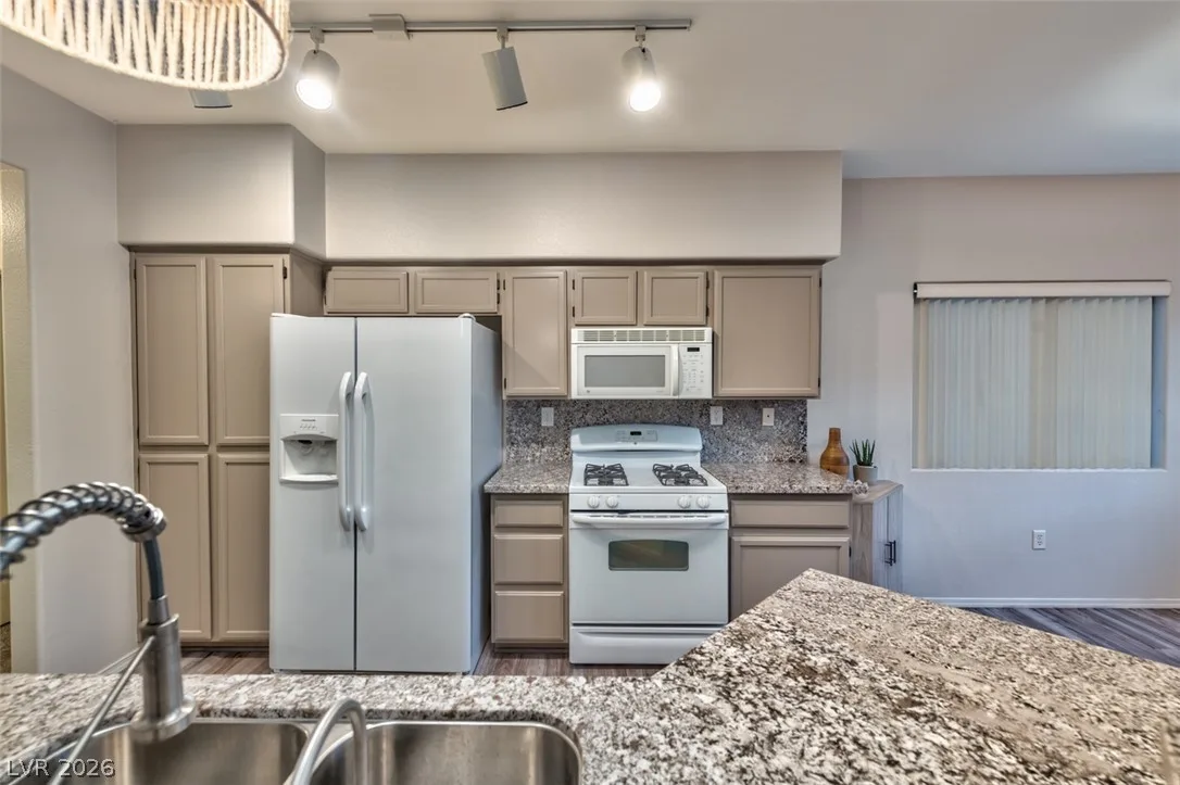 1050 East Cactus Avenue 1081 — photo 5