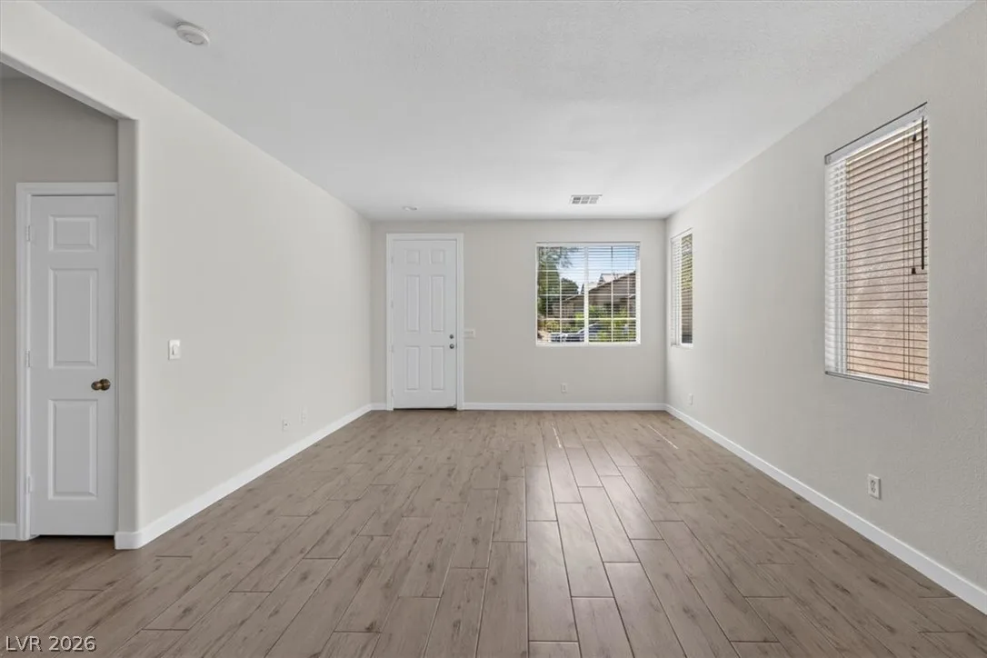 9914 Ridge Hill Avenue — photo 4