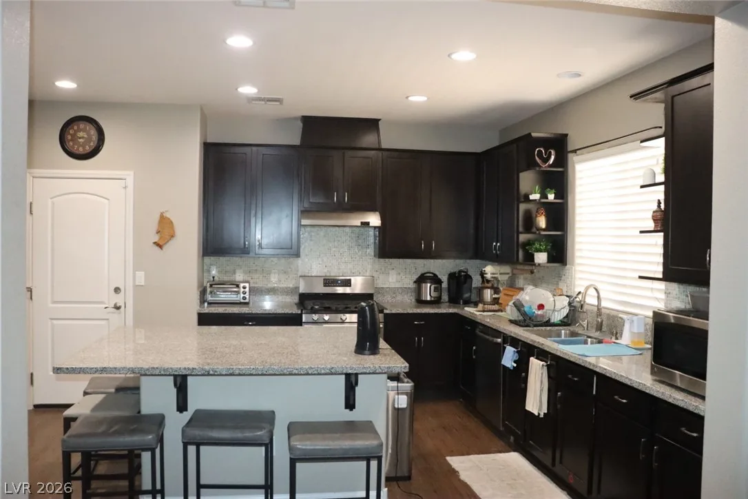 1517 Eagles Pass Avenue — photo 3