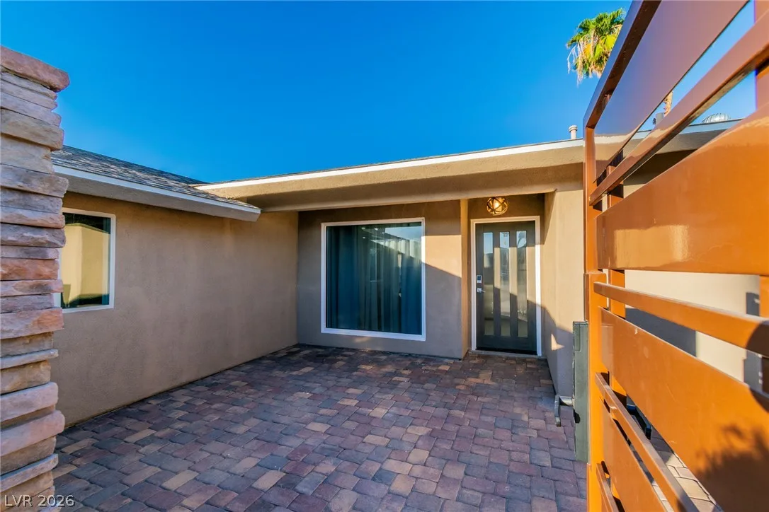 4170 Sheppard Drive — photo 2