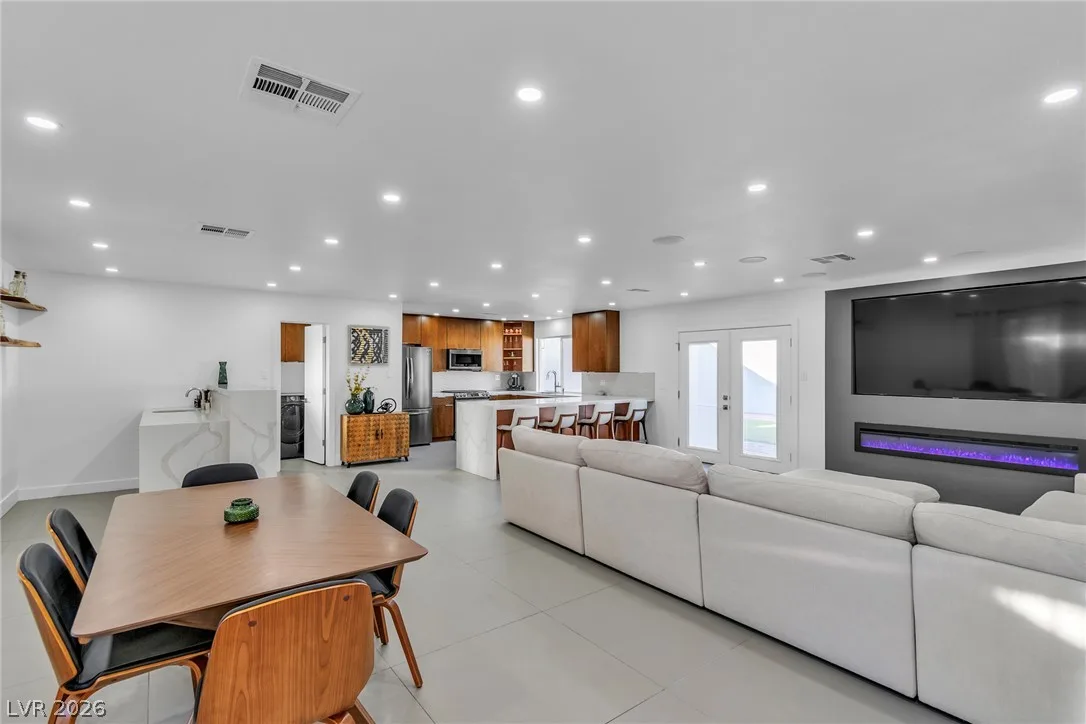 4170 Sheppard Drive — photo 5