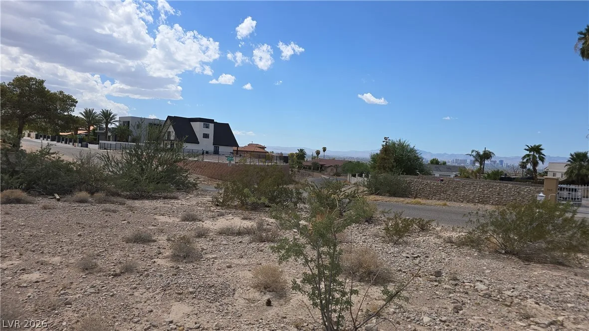 740 Benedict Drive — photo 2