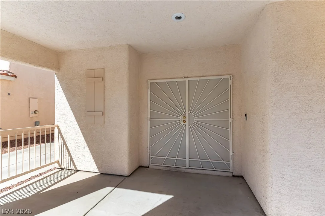 9010 Mossy Hollow Avenue — photo 3