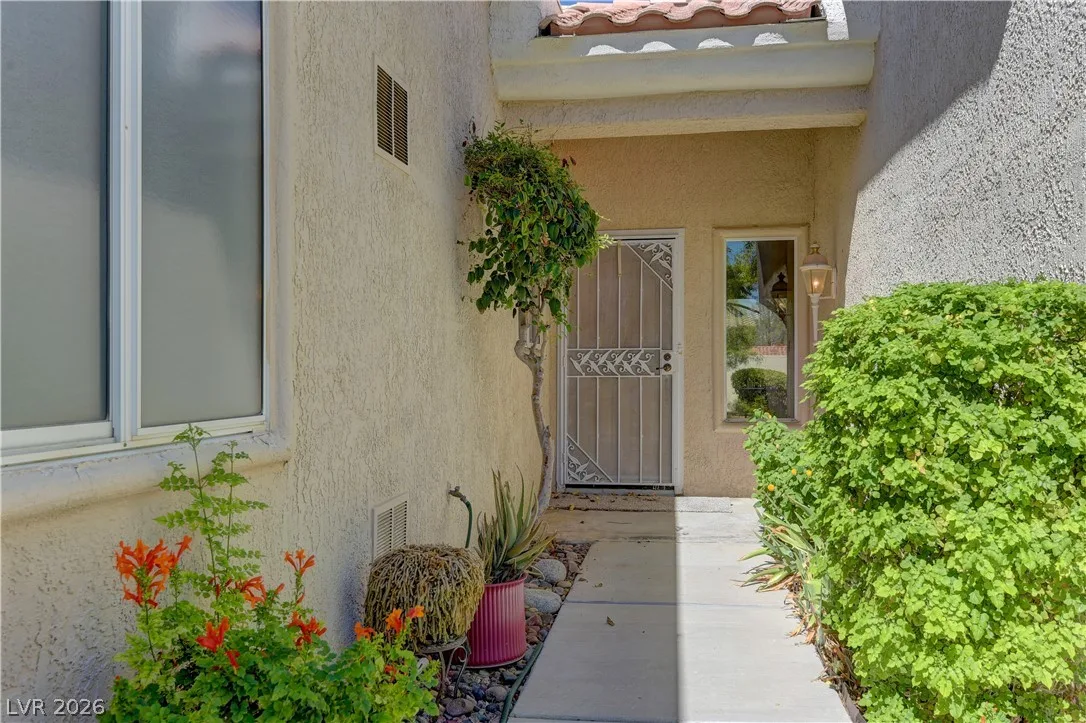 10028 Bundella Drive — photo 2