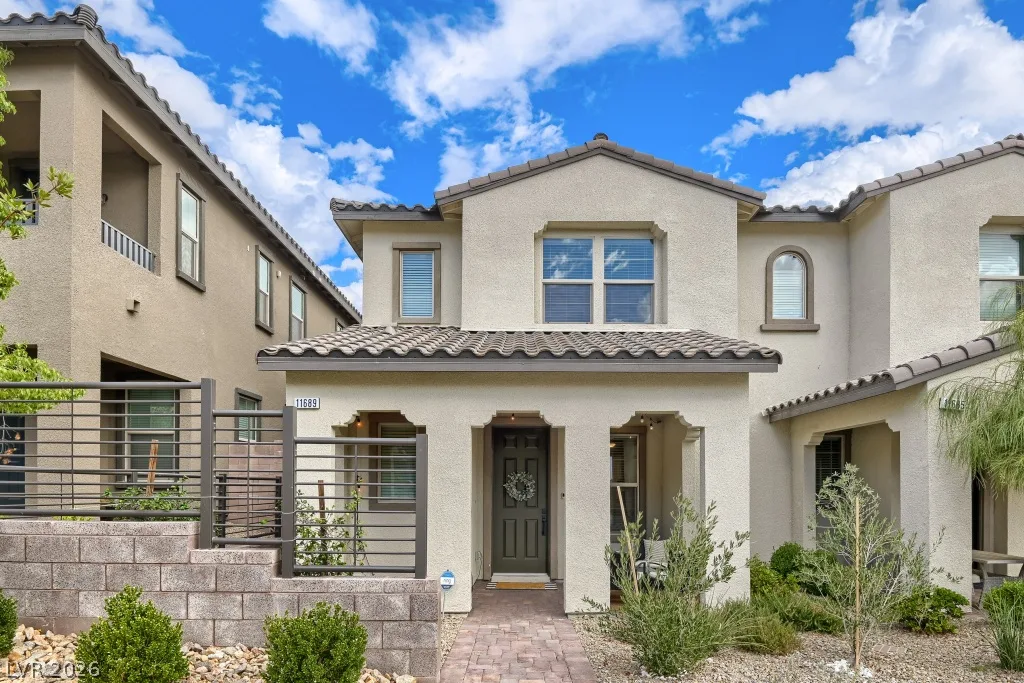 11689 Emerald Lake Avenue — photo 2