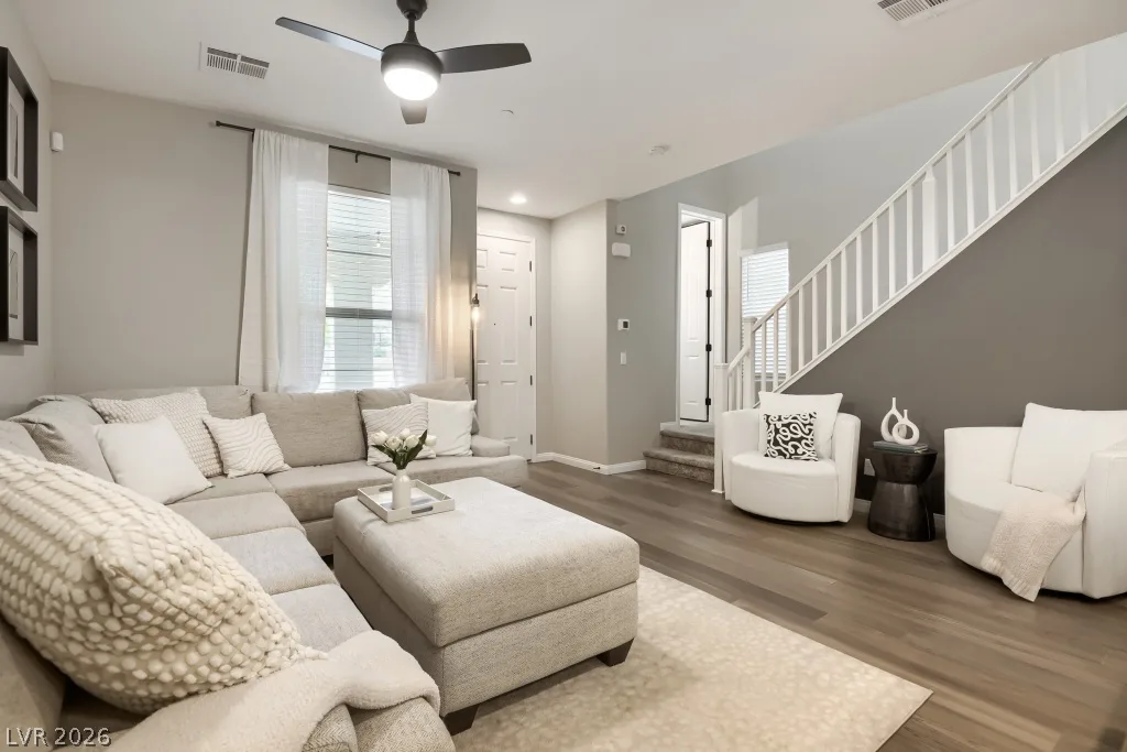 11689 Emerald Lake Avenue — photo 5