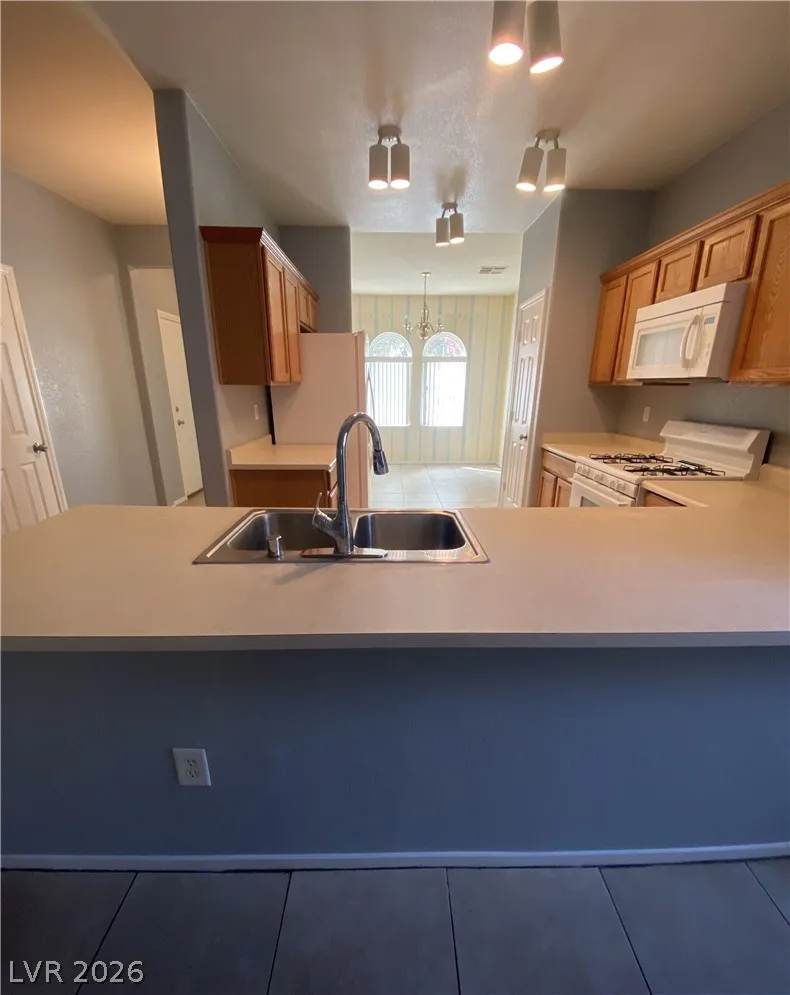 7242 Platinum Creek Street — photo 3