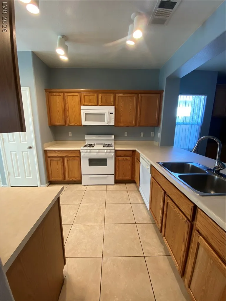 7242 Platinum Creek Street — photo 4